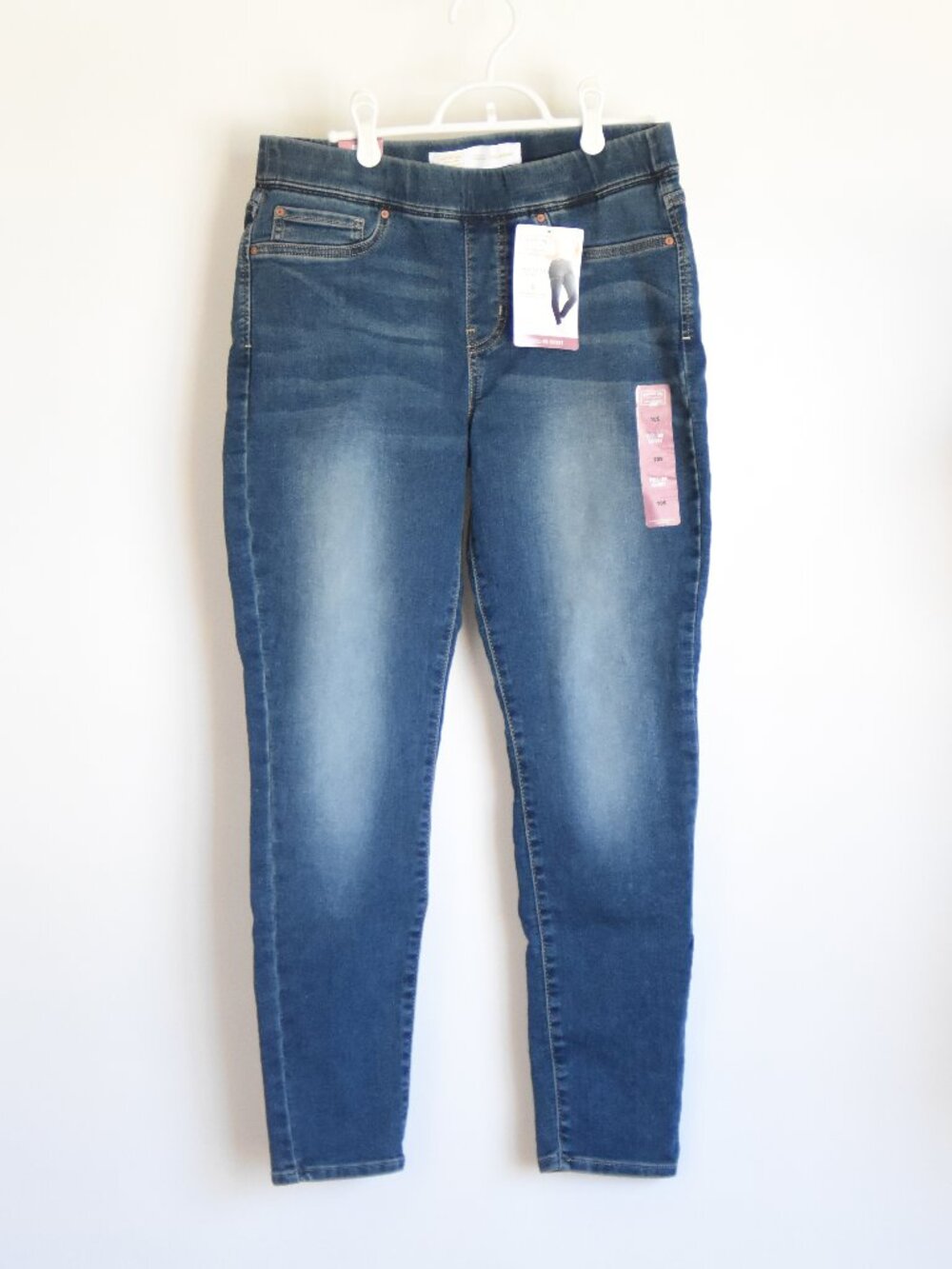 Signature by Levi Strauss Totally Shaping Pull-On Skinny Jeans 10S W30 L28 NWT